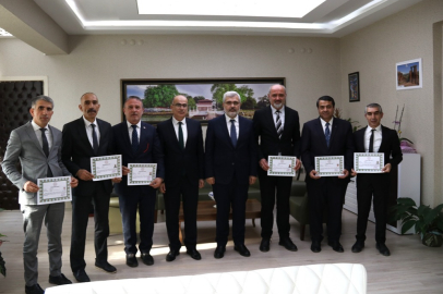 Okul Müdürlerine Başarı Belgeleri Verildi
