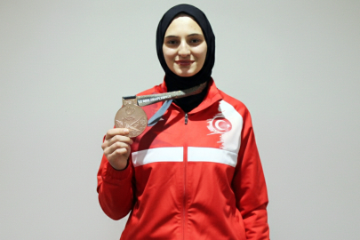 Zührenaz Olimpiyat Madalyası İle Döndü