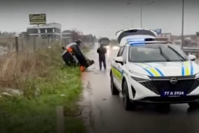 Su Birikintisine Giren Otomobil Takla Attı