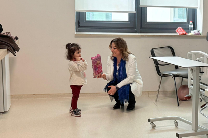 Şimşek Tedavi Gören Çocukları Sevindirdi