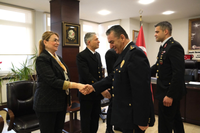 Altınova İlçe Protokolü Kaymakamlikta Bayramlaşti