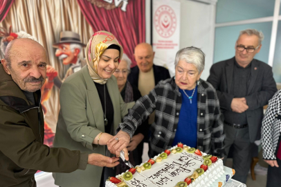 Ak Parti Heyeti Huzurevi Sakinlerini Unutmadı