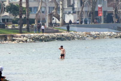 Güneşi Gören Vatandaş Soluğu Denizde Aldı