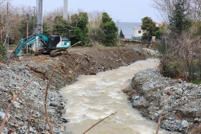 Çayla Deresinin Yatağı Genişletiliyor