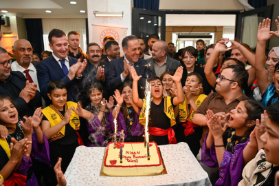 Romanlar Günü’nde Rengarenk Kutlama