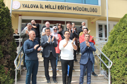 Öğretmenlerden Alkışlı Protesto