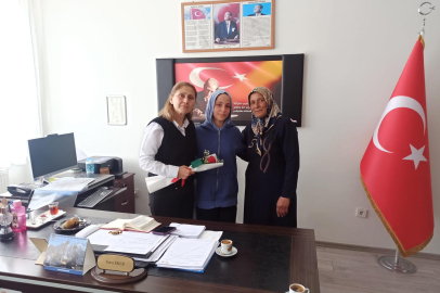 Veliden Öğretmenlere Çiçekli Destek