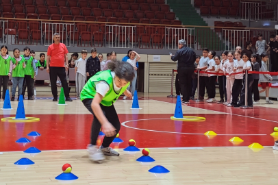 Çocuk Oyunları Şenliği Renkli Görüntülerle Başladı