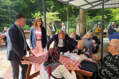 Güçlü Ve Laçin'den Huzurevi Ziyareti