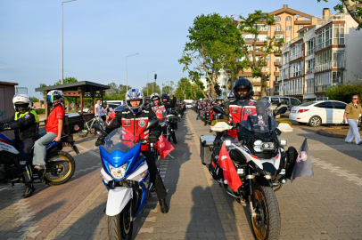 Motosikletçiler Korteje Renk Kattı