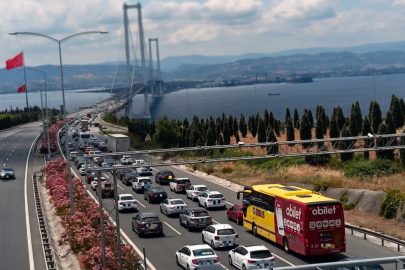 Osmangazi Köprüsü Ve Otobanda Bayram Yoğunluğu
