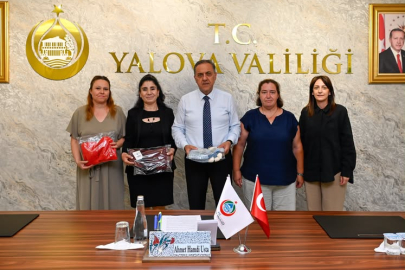 Kimsesiz Çocuklar İçin Ördükleri Bereleri Vali Ustaya Teslim Ettiler