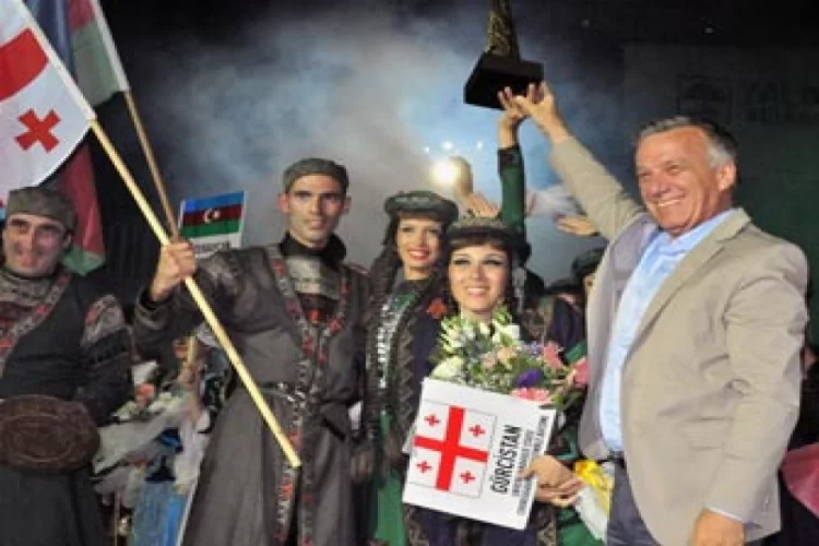 Altın Karanfili Gürcistan, Otantik Kostüm Ödülünü Ukrayna Aldı