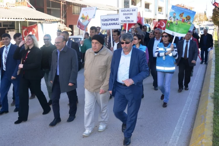 Altınova'da Yaşlılar İçin Yürüdüler