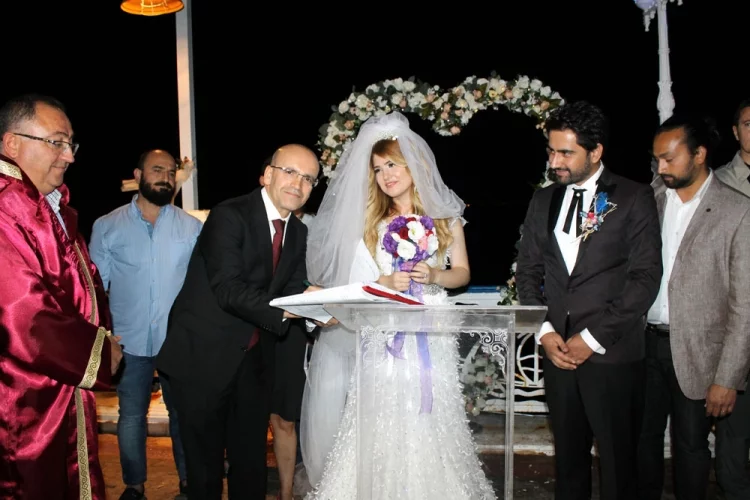 Başbakan Yardımcısı Mehmet Şimşek Yeğeninin Düğününe Katıldı