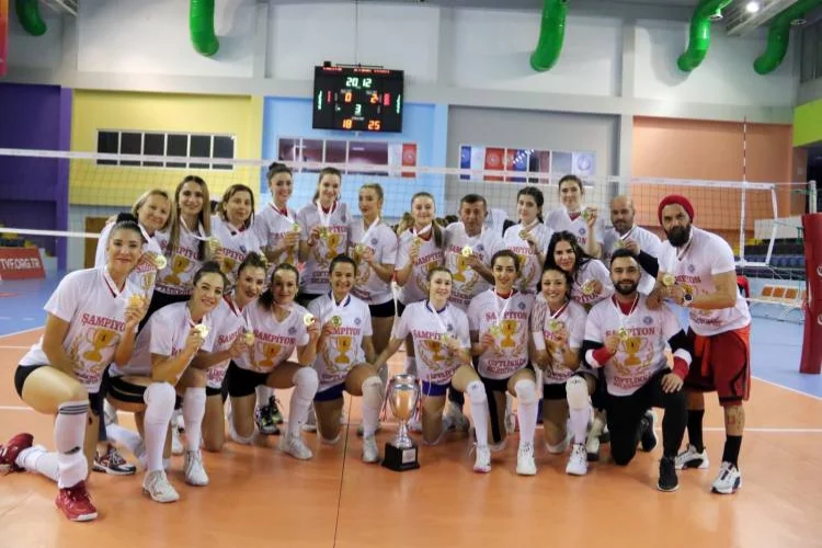 Çiftlikköy belediyespor 2. Ligi şampiyon olarak tamamladı