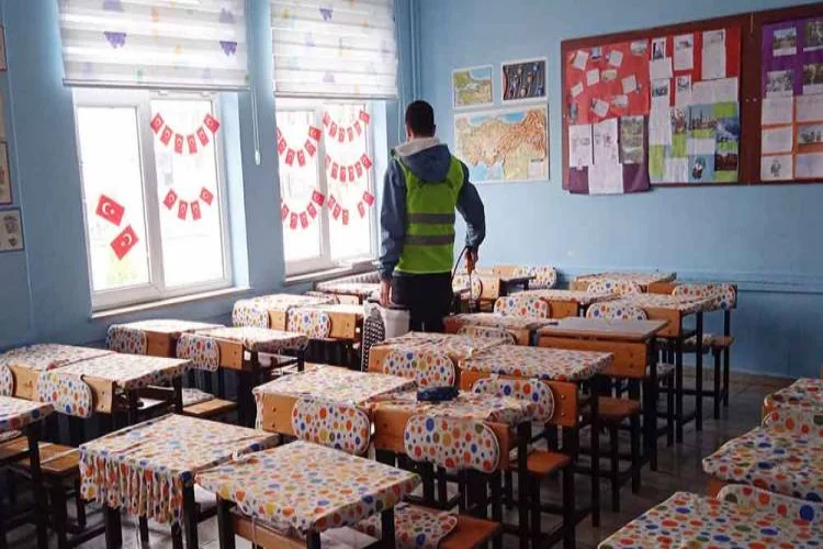 Çınarcık’ta Okullar Dezenfekte Ediliyor