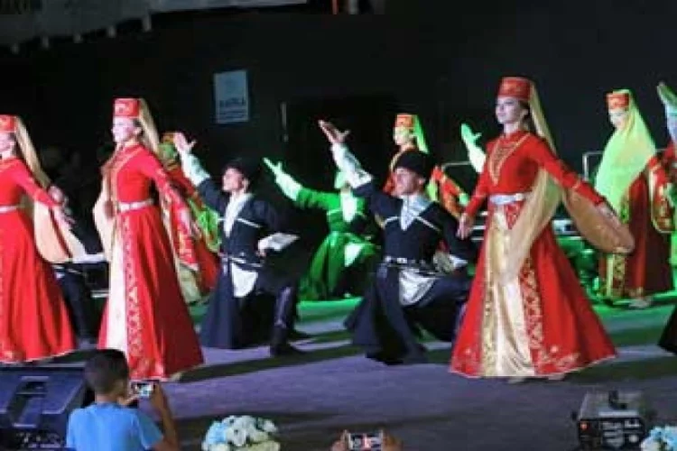 Kafkas Halk Dansları Festivali Başladı