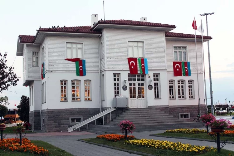 Kent Müzesi Türk Ve Azerbaycan Bayrakları İle Donatıldı