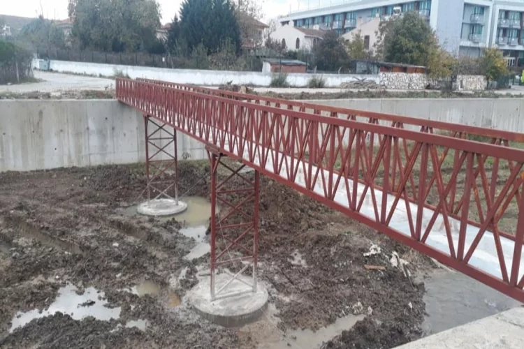 Selimandıra Deresine Yaya Köprüsü