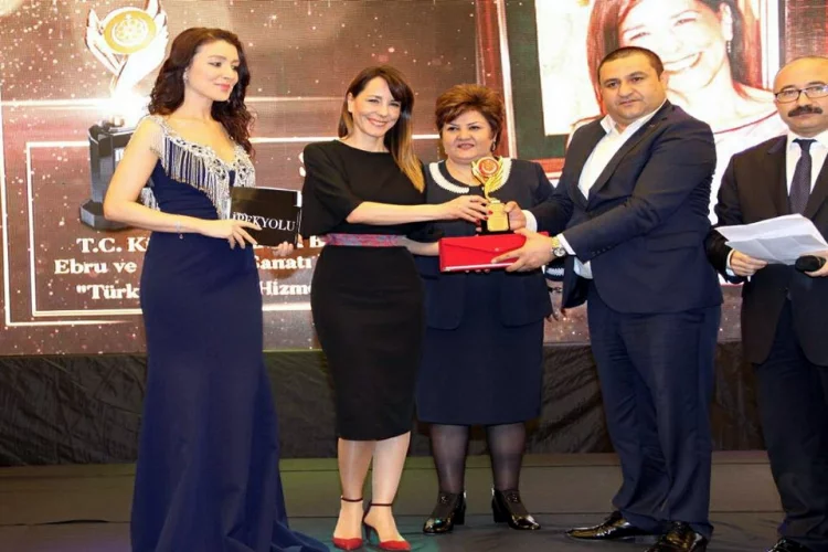 Suna Koçal'a, "Türk Kültürüne Hizmet" Ödülü