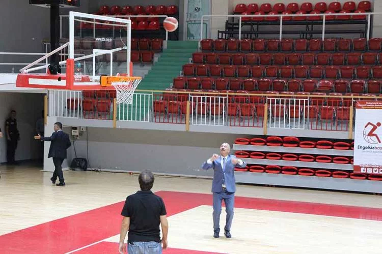 Topaloğlu’ndan Basketbol Şov  