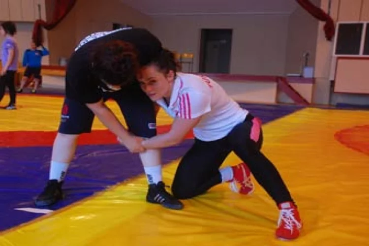 Türkiye'nin Olimpiyatlardaki Tek Bayan Güreşçisi Yalova'da Hazırlıklarını Sürdürüyor