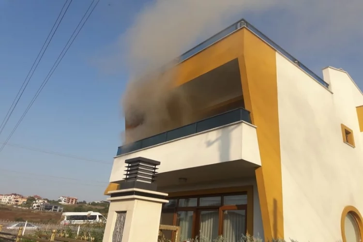 Villa’da Çıkan Yangın Korkuttu