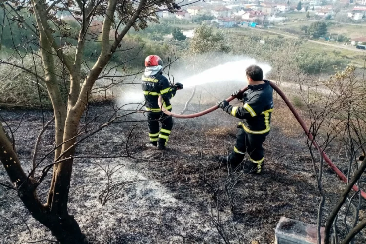 Altınova’da Korkutan Yangın