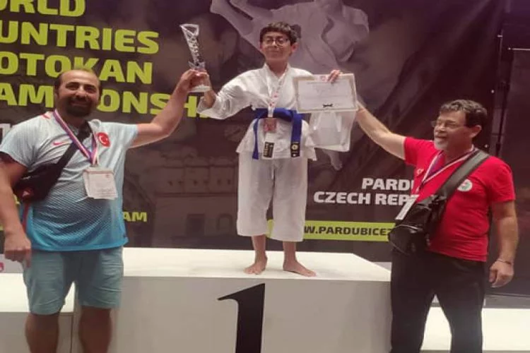 Yalovaspor Karatede 2 Dünya Şampiyonluğu Çıkardı